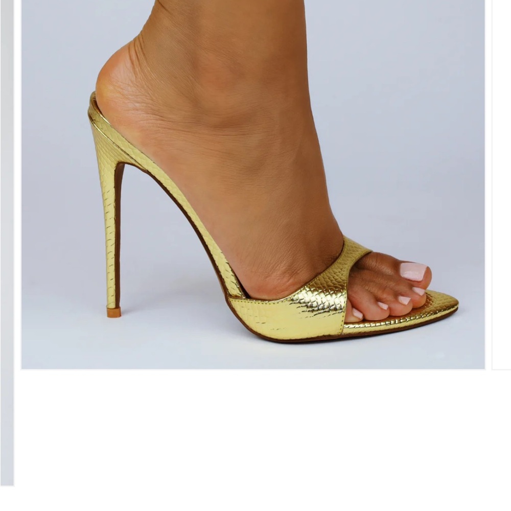 Elegant Gold Metallic Heels with Pointed Toe